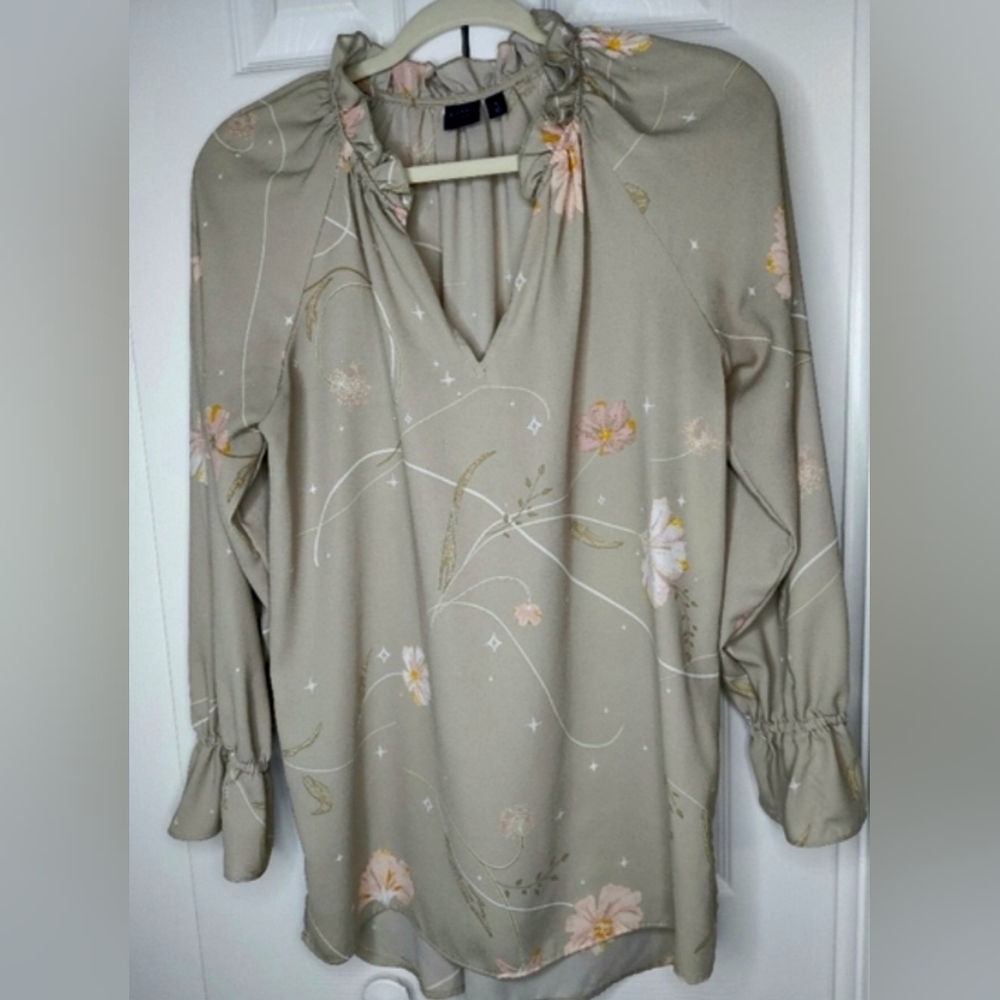KAARI‎ blue Blouse, Size Small, Ruffle V-Neck, Mushroom Tan Floral